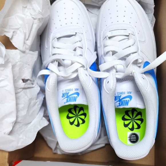 Nike Shoes - Nike ladies new size 7